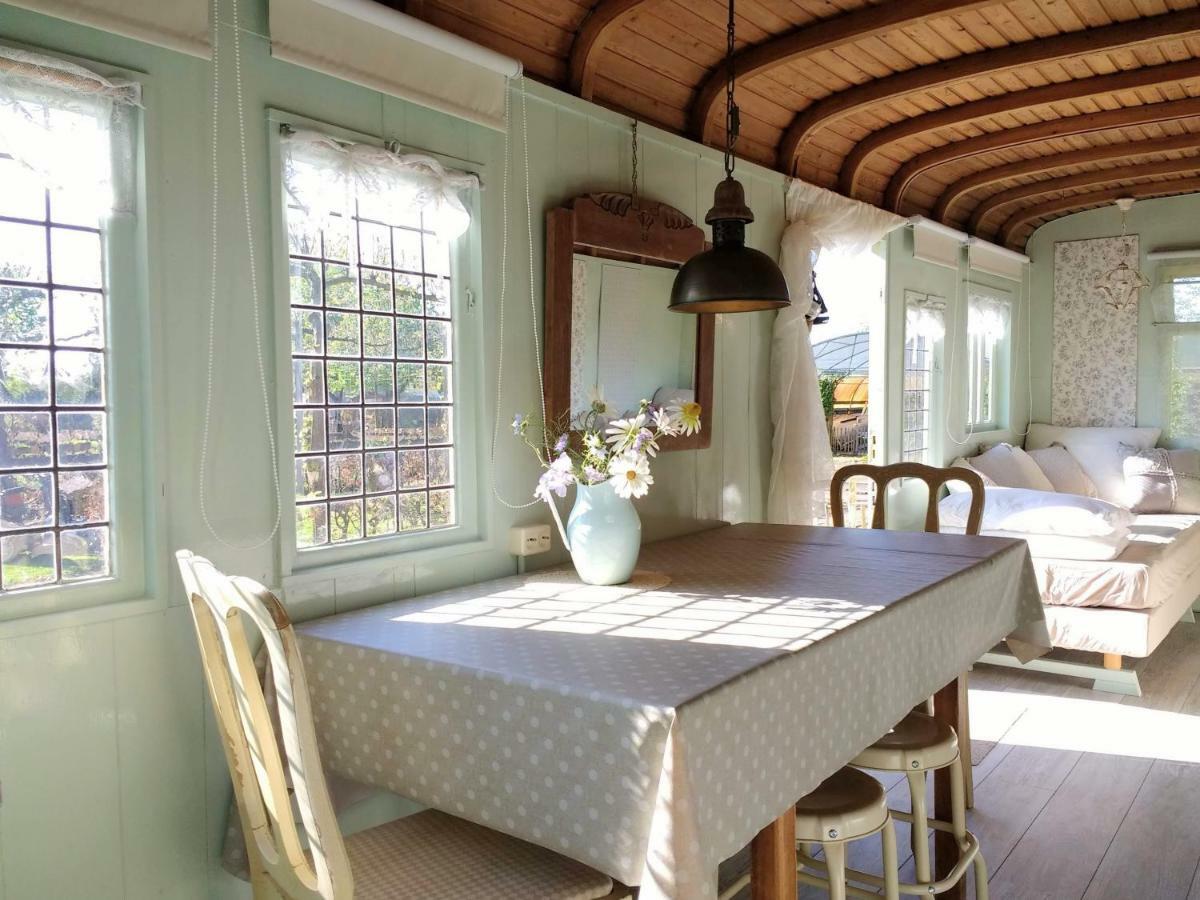 Pipowagen Overnachting Het Houten Huis Zaltbommel Exteriér fotografie