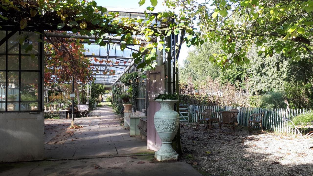 Pipowagen Overnachting Het Houten Huis Zaltbommel Exteriér fotografie